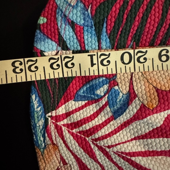 Tommy Bahama Red Fitted Graphic Blouse - Picture 5 of 8